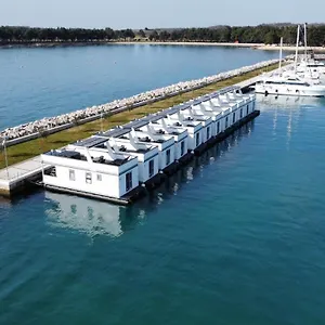 https://the-sea-lodges-bootshaus-floating-sea-house-novigrad.in-istria.net